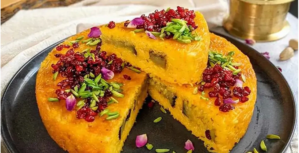 سرو و تزئین ته چین مرغ و انار