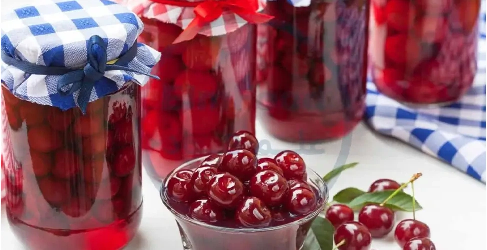 مربای گیلاس در شیشه