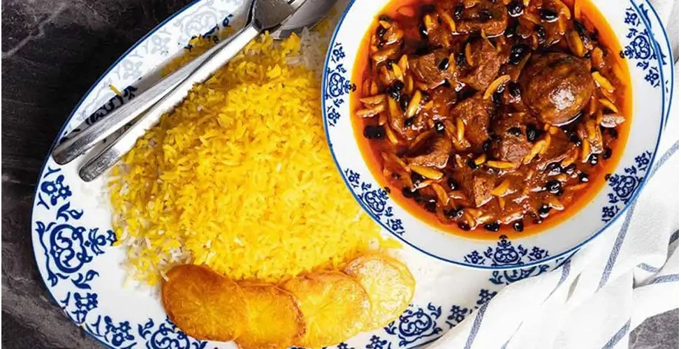 سرو خورش خلال با برنج ایرانی