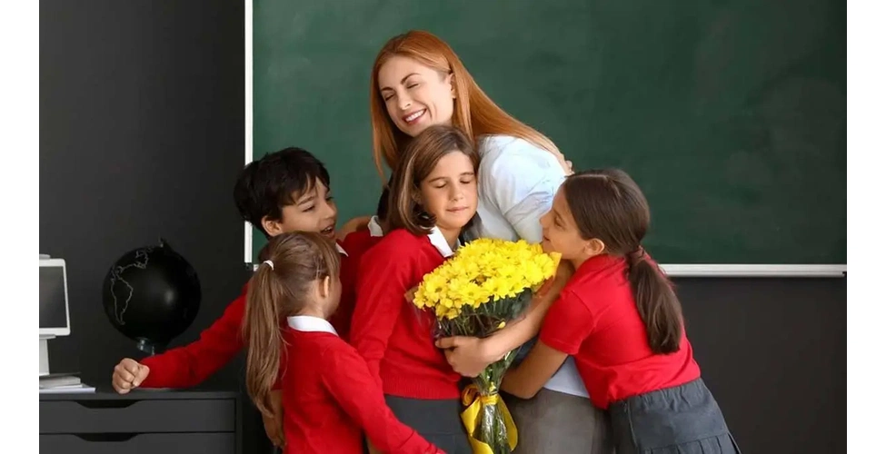 معلم و دانش آموزانش