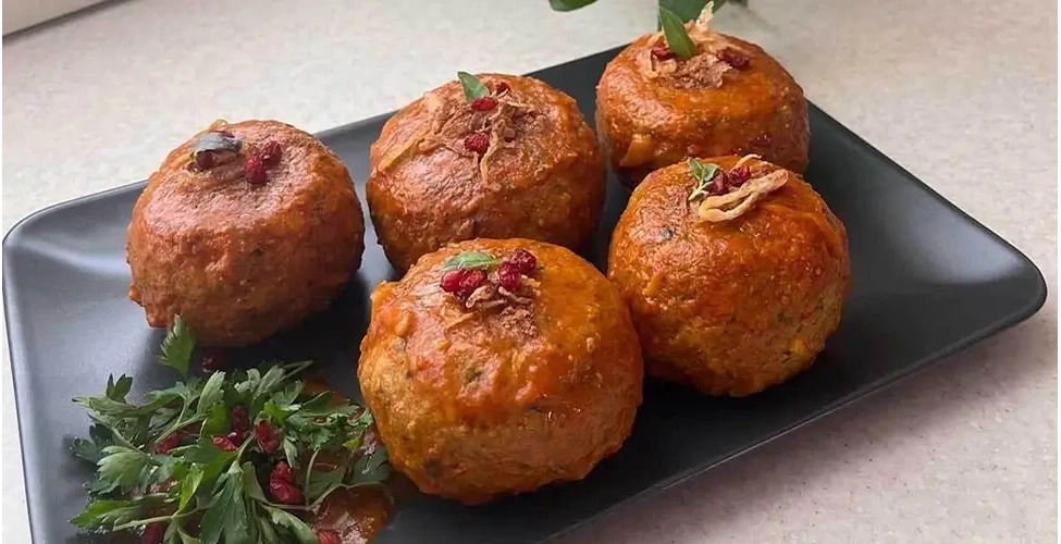 کوفته تبریزی سرو شده در دیس