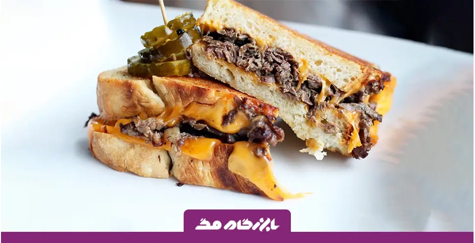 ساندویچ گوشت و پنیر با نان تست