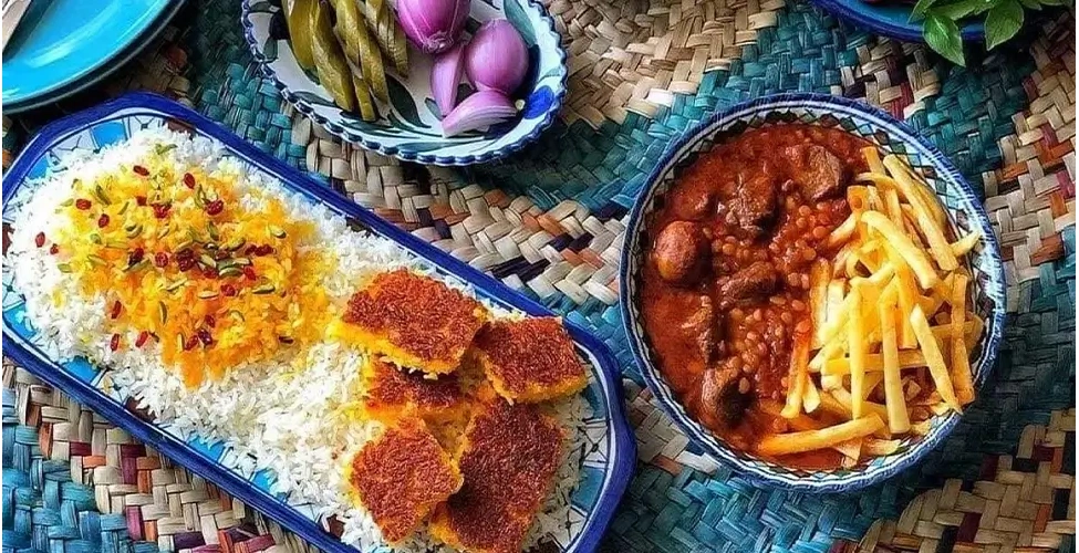سرو خورش قیمه مجلسی با برنج ایرانی