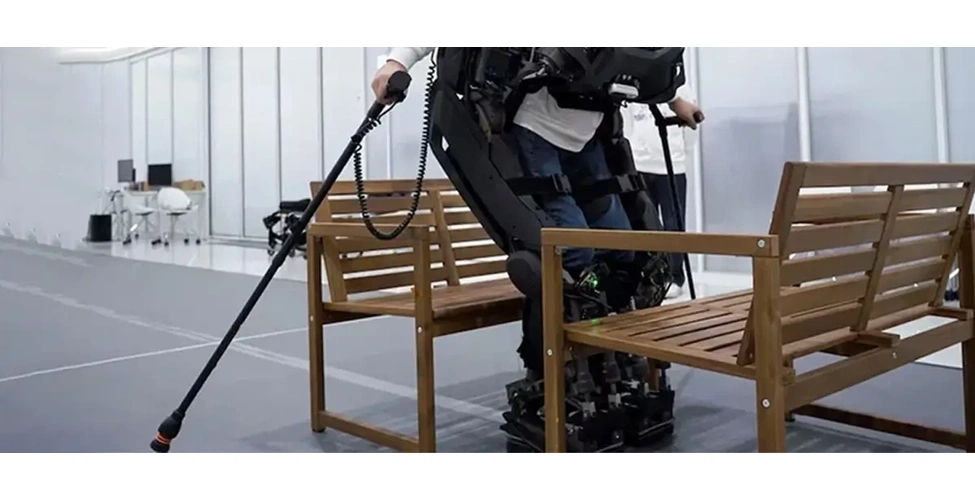 توانبخشی افراد معلول با ربات WalkOn Suit F1