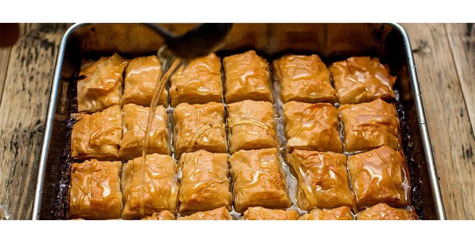 مراحل تهیه باقلوای خانگی