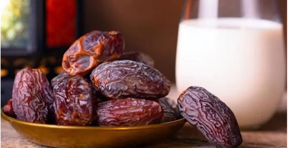 شیر و خرما