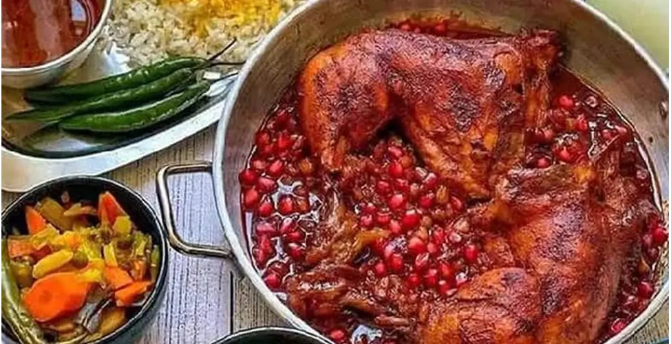 خورشت سیر و انار با مرغ