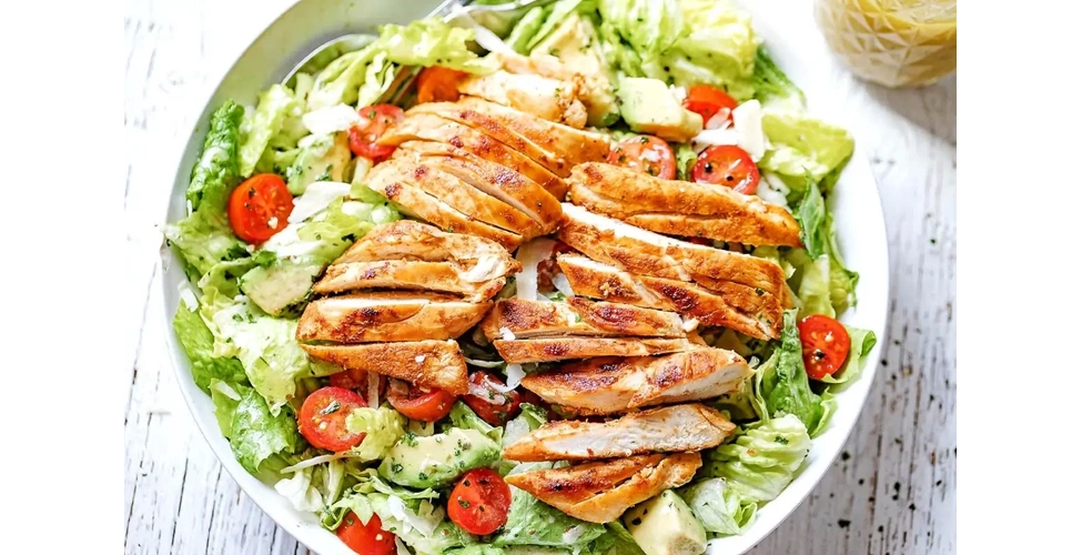 سالاد مرغ و آووکادو